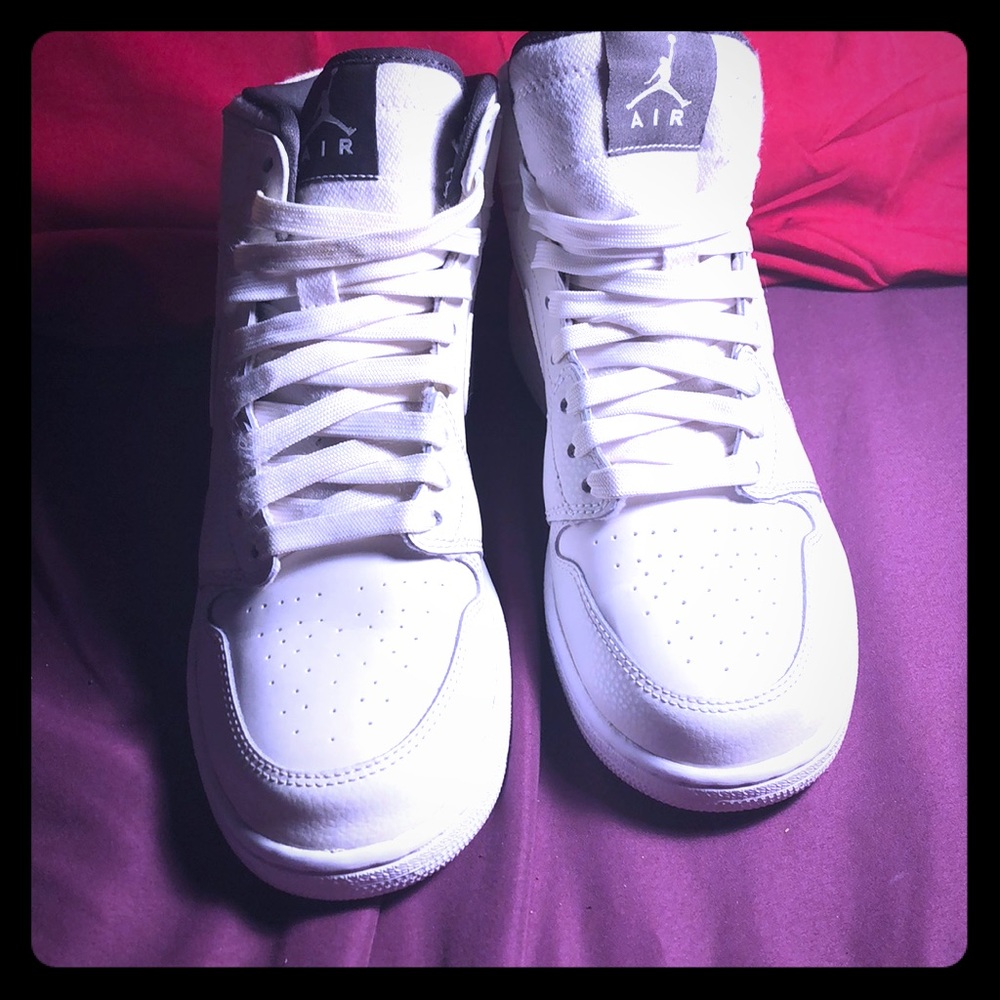 White Gum(not my wording🤗) 6.5 Youth Jordan’s.